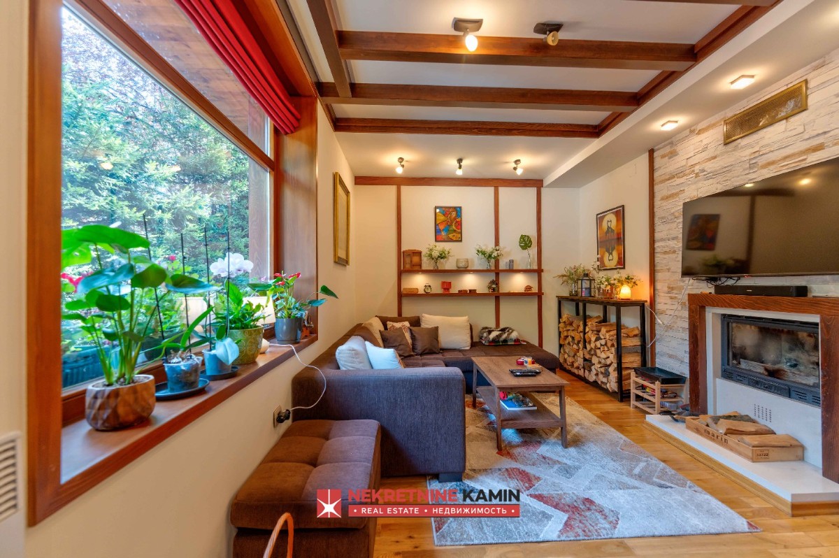 Renovated Modern House with Garage and Yard, Zlatibor 1000 Neighbourhood